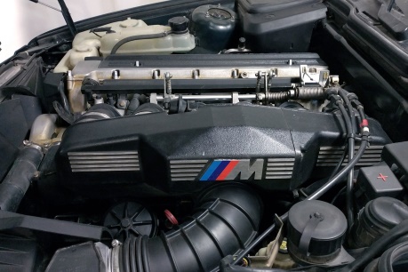 BMW M5 Touring S38B38 Engine